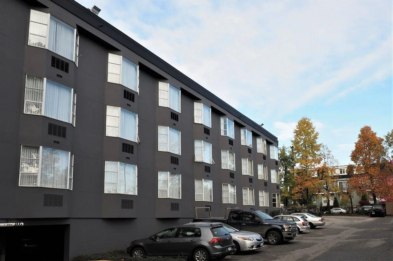 Best Western Plus Vancouver Airport Hotel Exterior photo